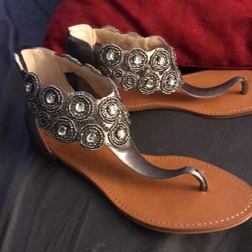 Vince Camuto Sz 10 sandal- back zip